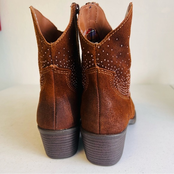 Boc Embellished Ankle Western Suede Boots 9 - Picture 10 of 12
